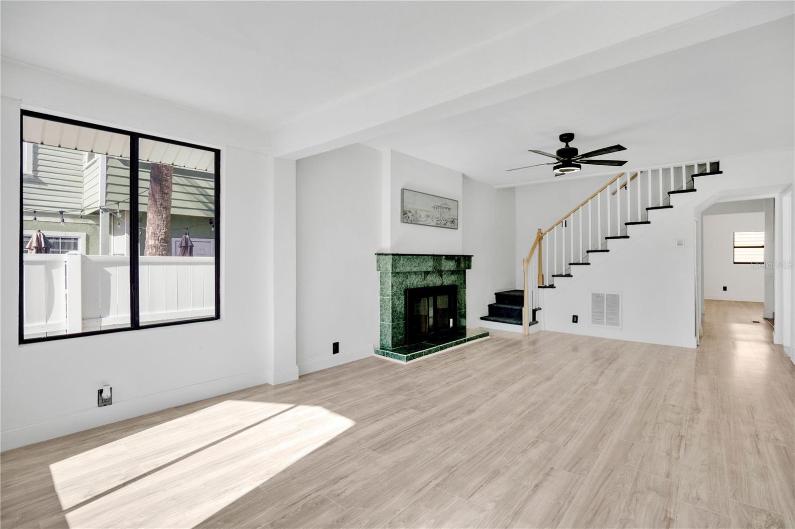 Image 4 of 29 For 207 Oleander Avenue