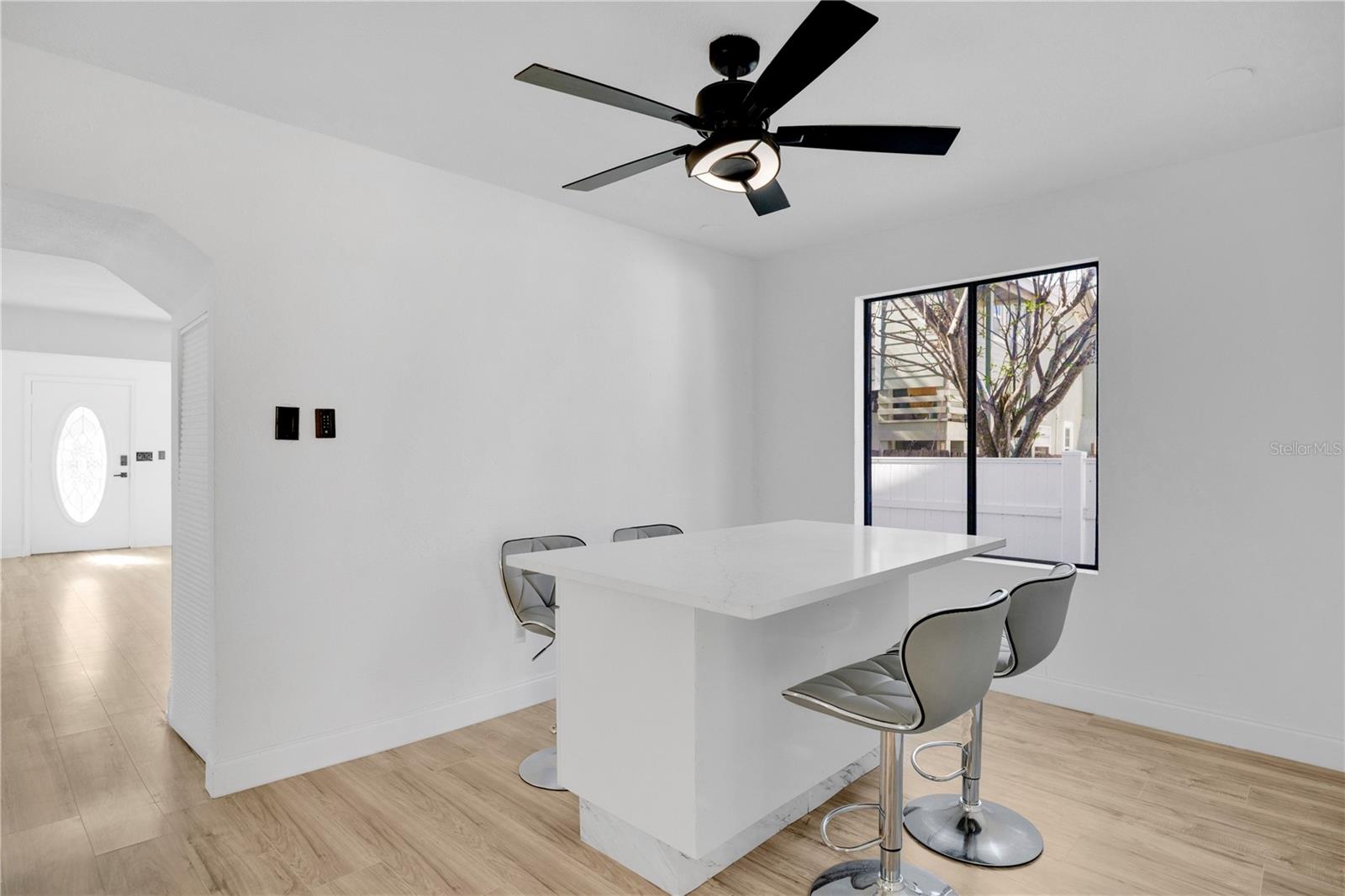 Image 7 of 29 For 207 Oleander Avenue