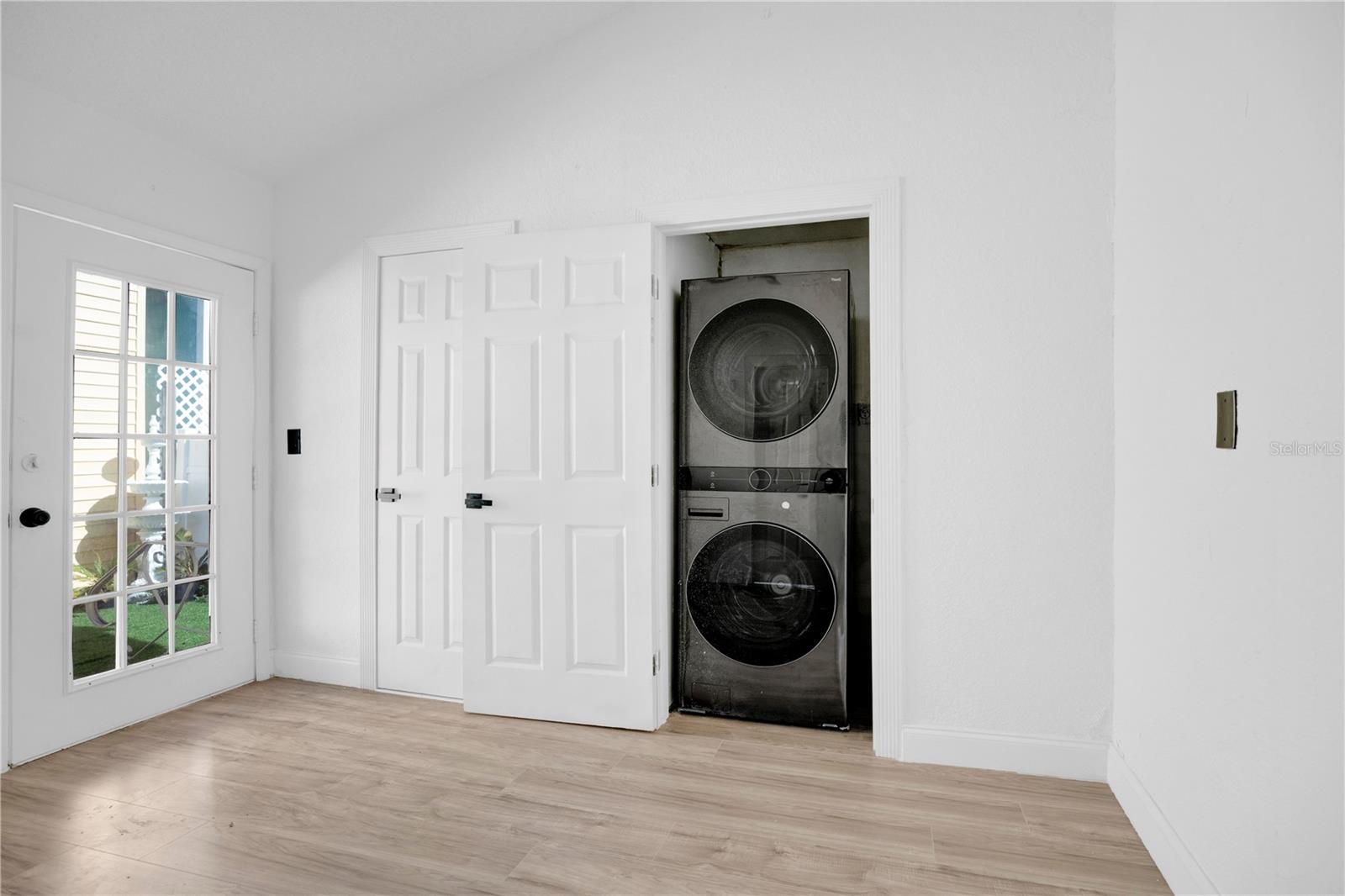 Image 8 of 29 For 207 Oleander Avenue