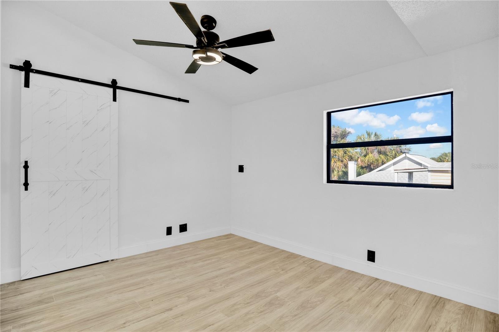 Image 9 of 29 For 207 Oleander Avenue