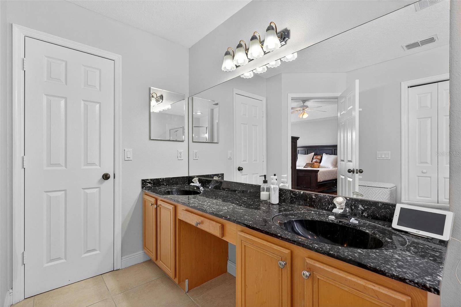 Image 33 of 59 For 1400 Holly Glen Run