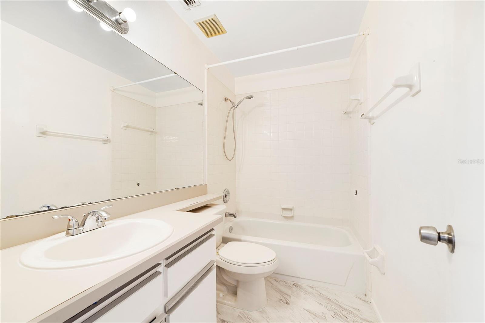 Image 13 of 15 For 1002 Gwyn Circle