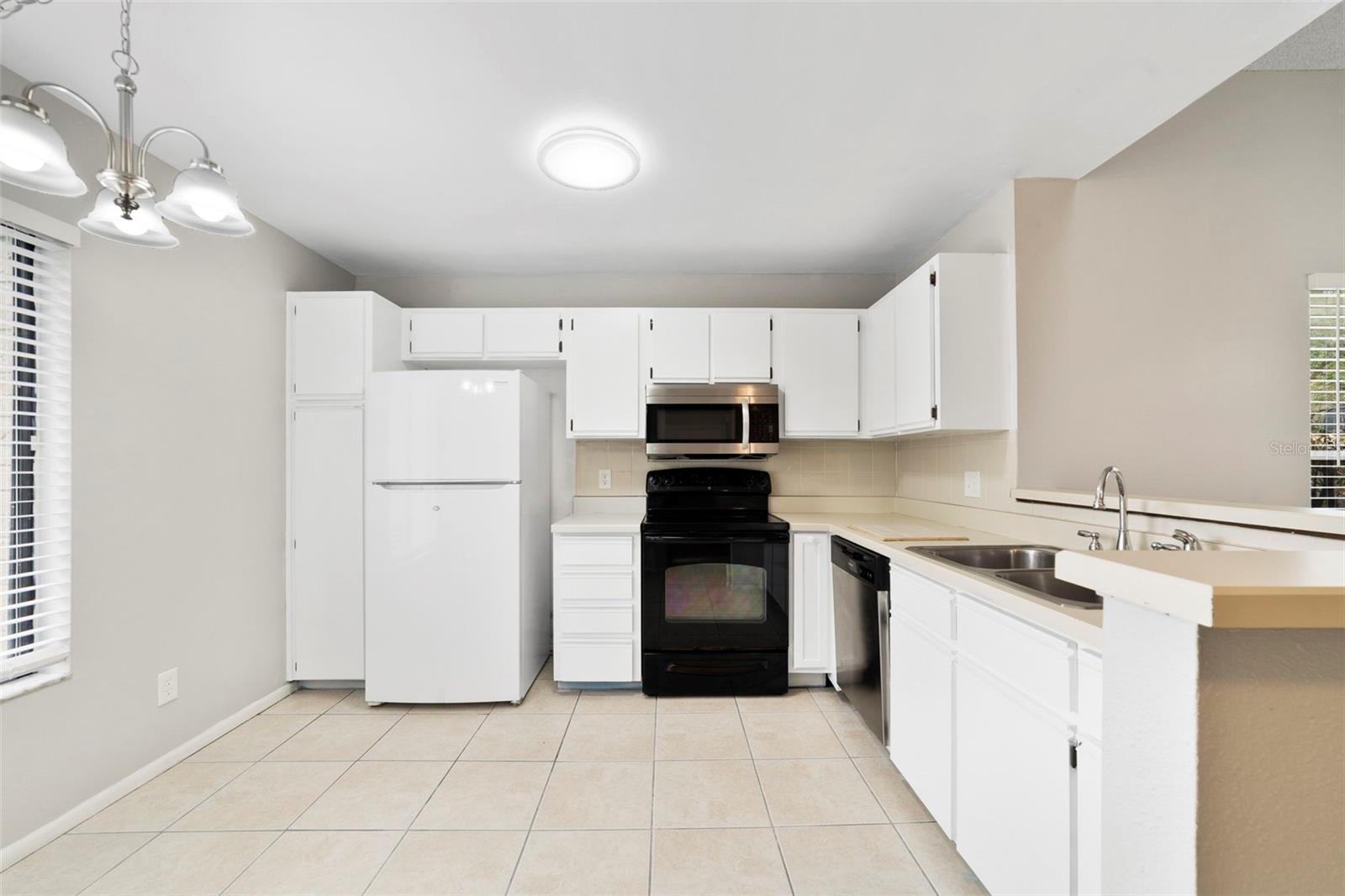 Image 3 of 15 For 1002 Gwyn Circle