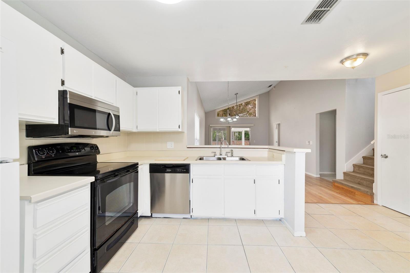 Image 4 of 15 For 1002 Gwyn Circle