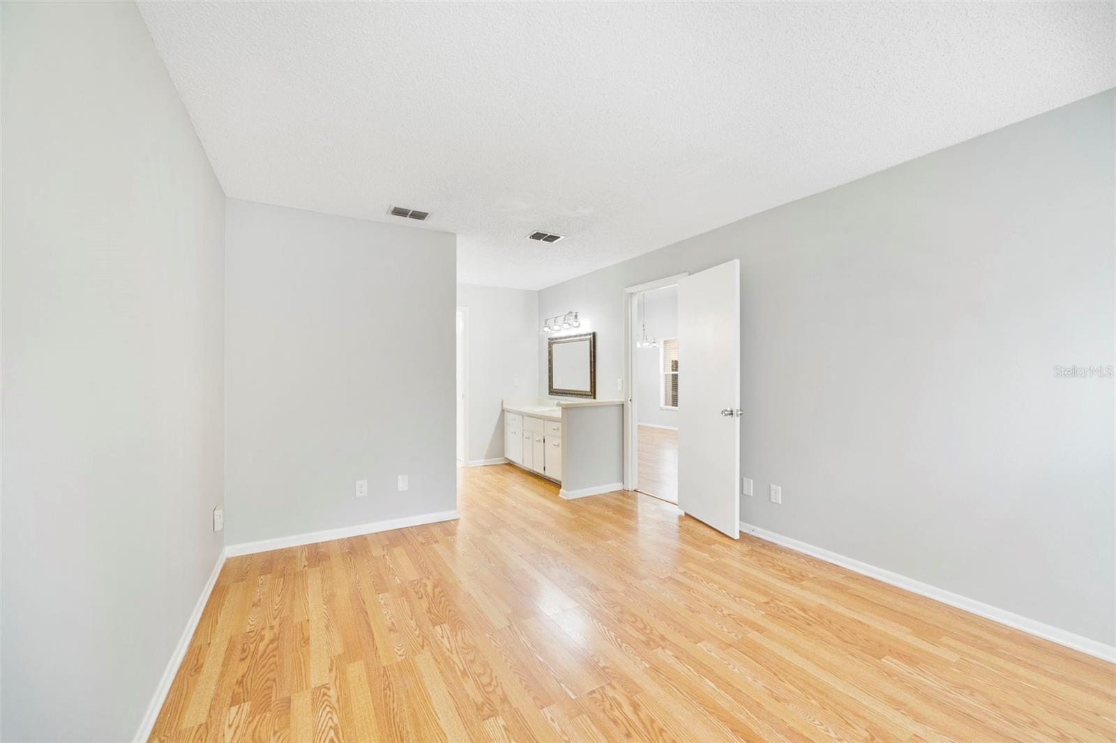 Image 8 of 15 For 1002 Gwyn Circle