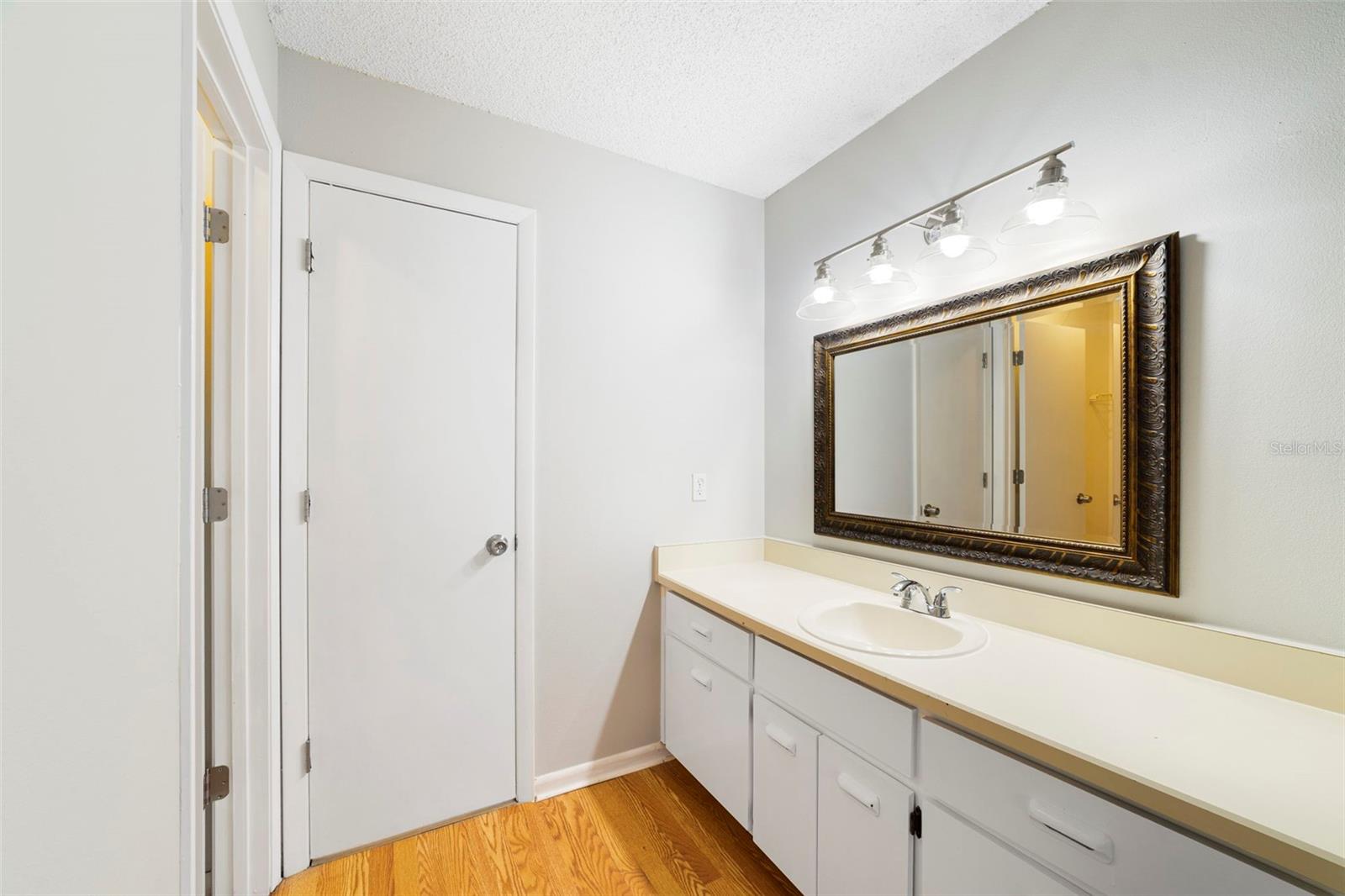 Image 9 of 15 For 1002 Gwyn Circle