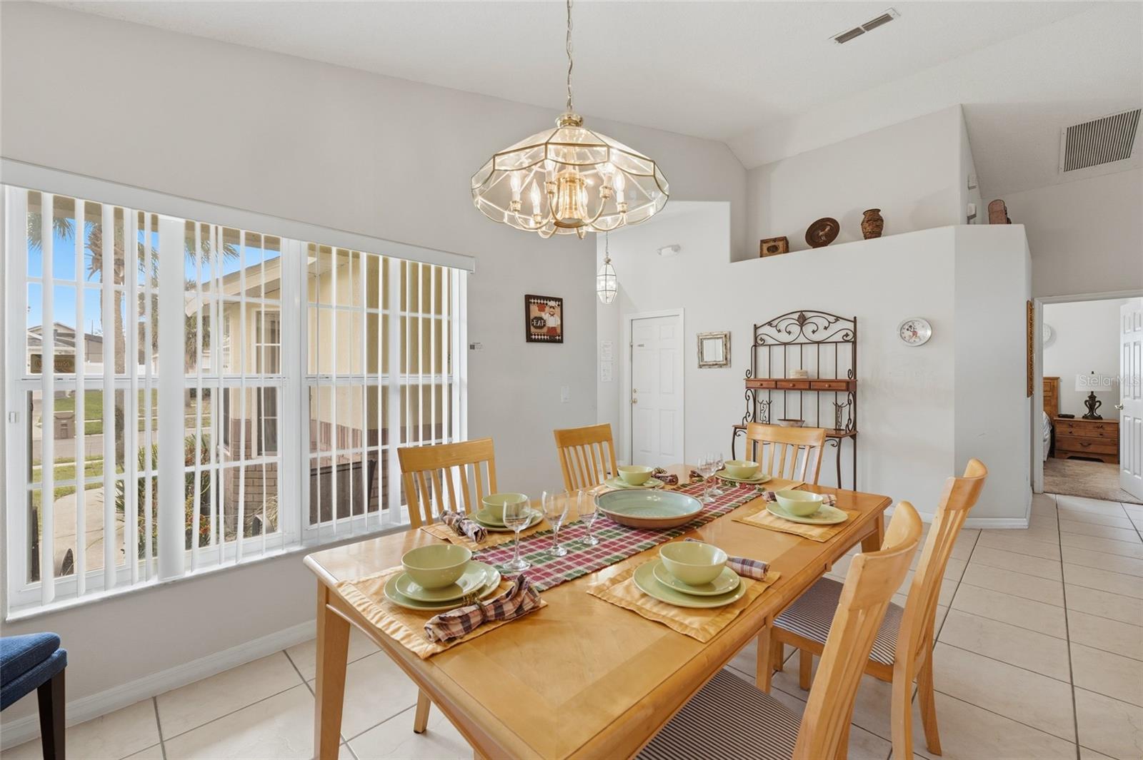 Image 4 of 26 For 2555 Oneida Loop