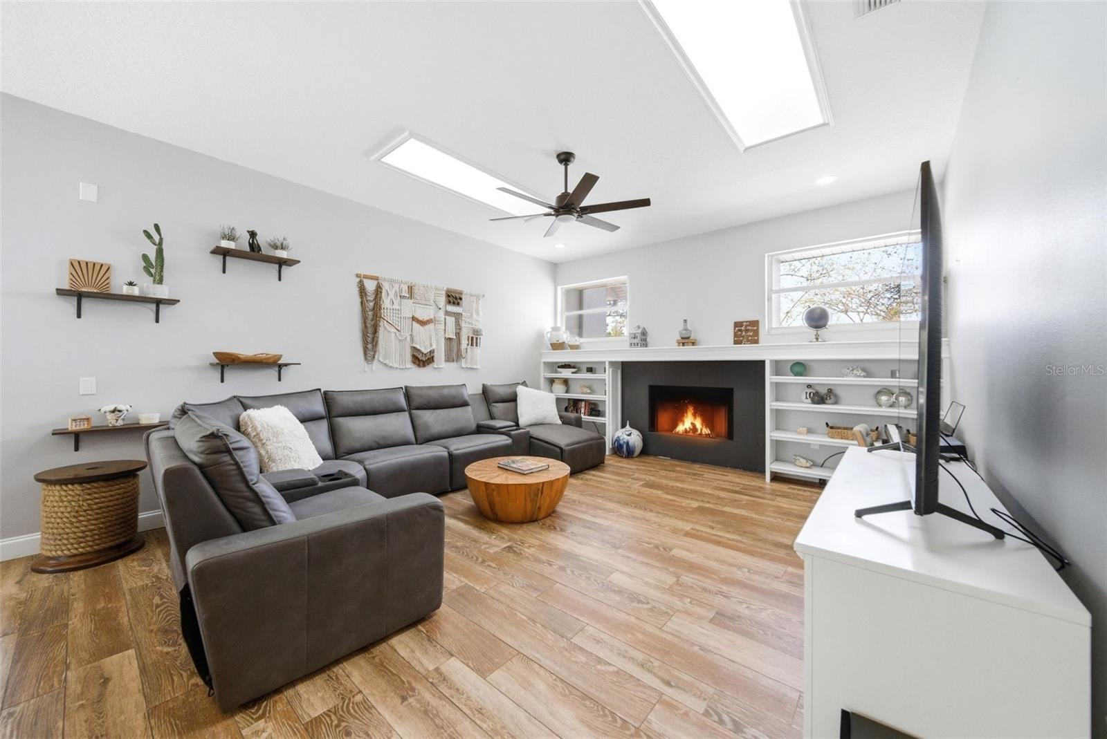 Image 11 of 77 For 113 Sandy Oaks Place