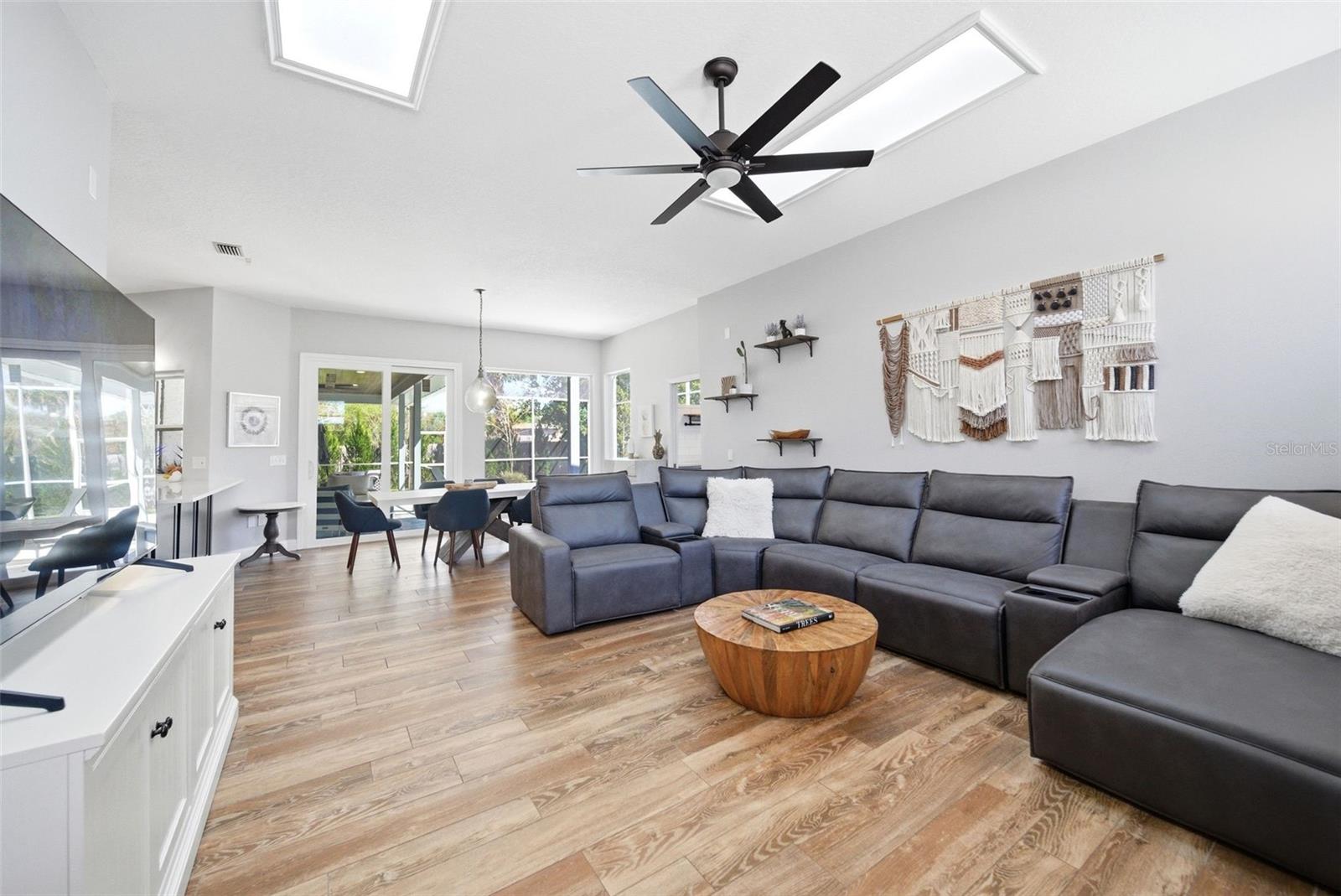 Image 12 of 77 For 113 Sandy Oaks Place