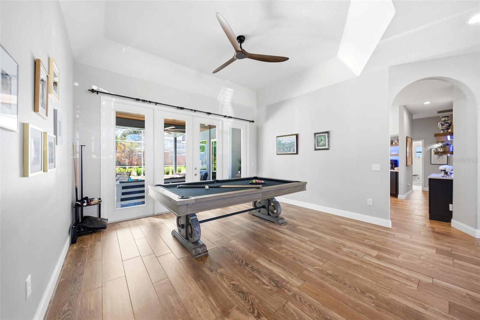 Image 16 of 77 For 113 Sandy Oaks Place