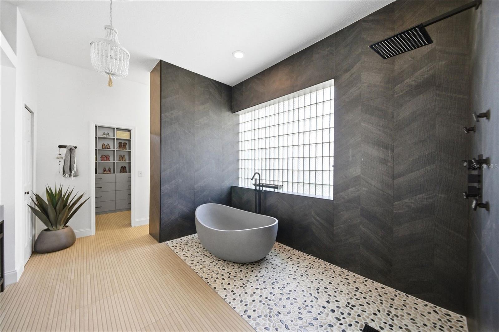 Image 18 of 77 For 113 Sandy Oaks Place