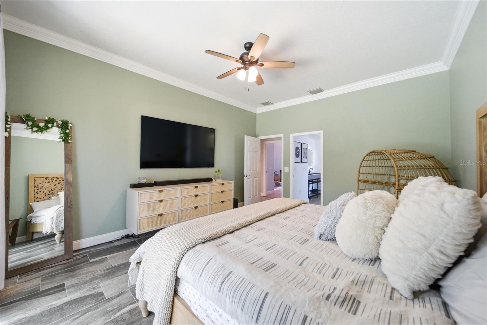 Image 23 of 77 For 113 Sandy Oaks Place