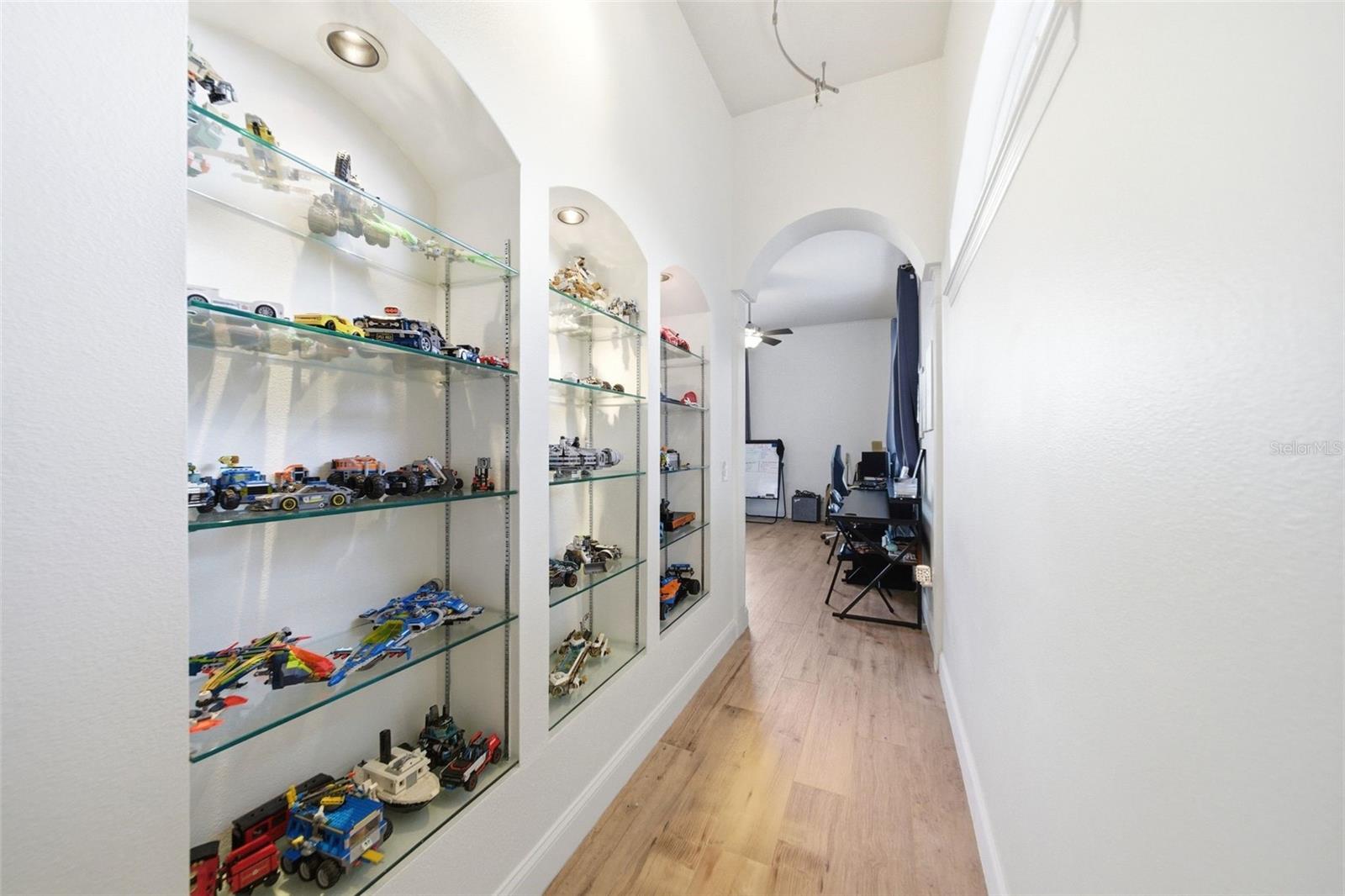 Image 33 of 77 For 113 Sandy Oaks Place