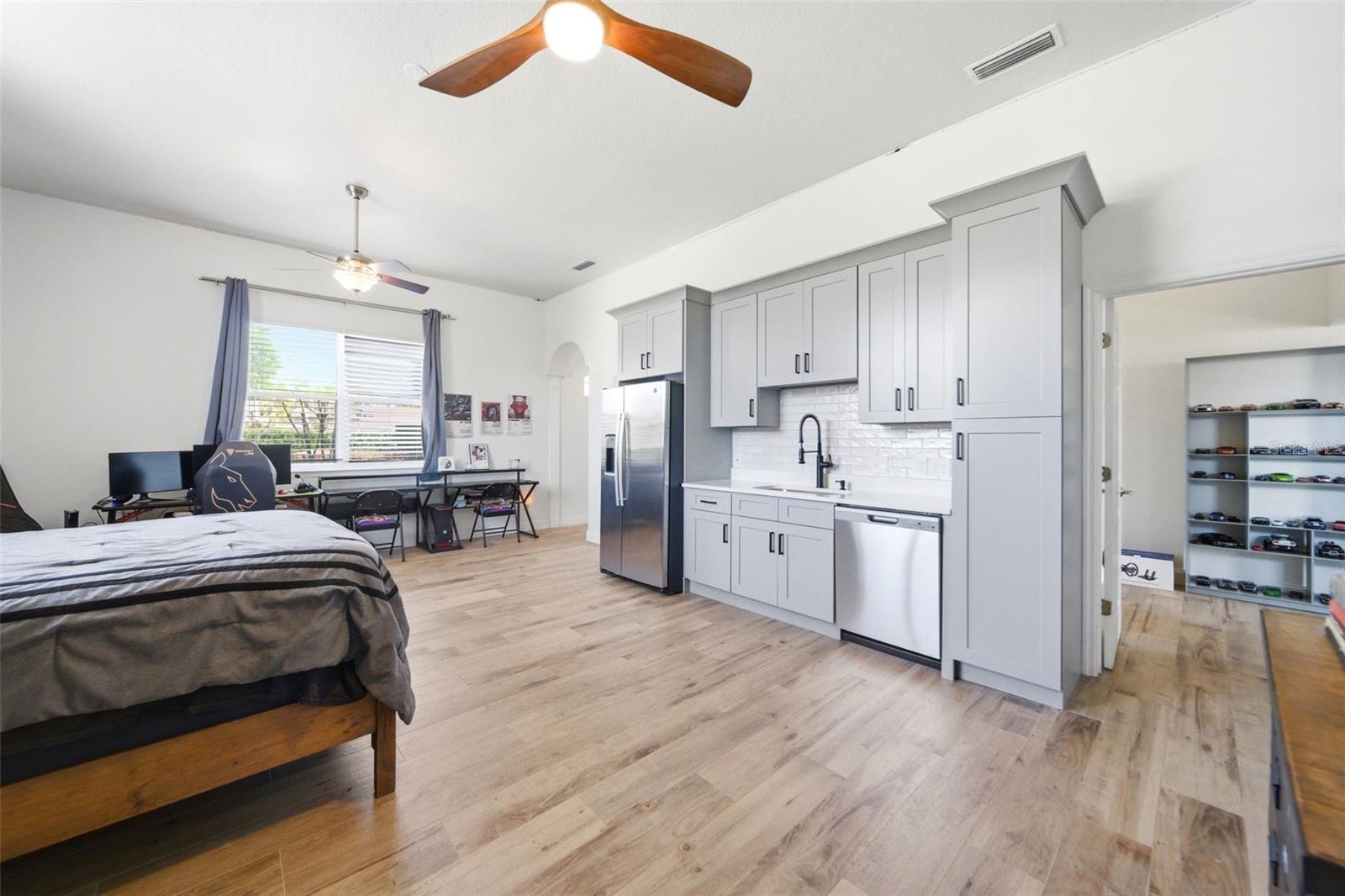 Image 34 of 77 For 113 Sandy Oaks Place