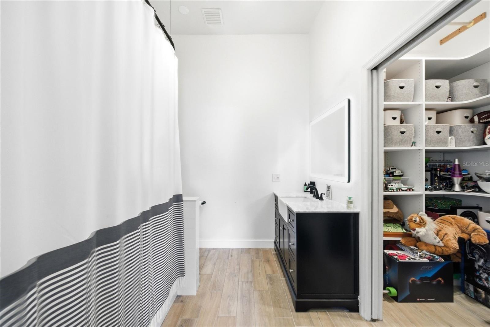 Image 37 of 77 For 113 Sandy Oaks Place