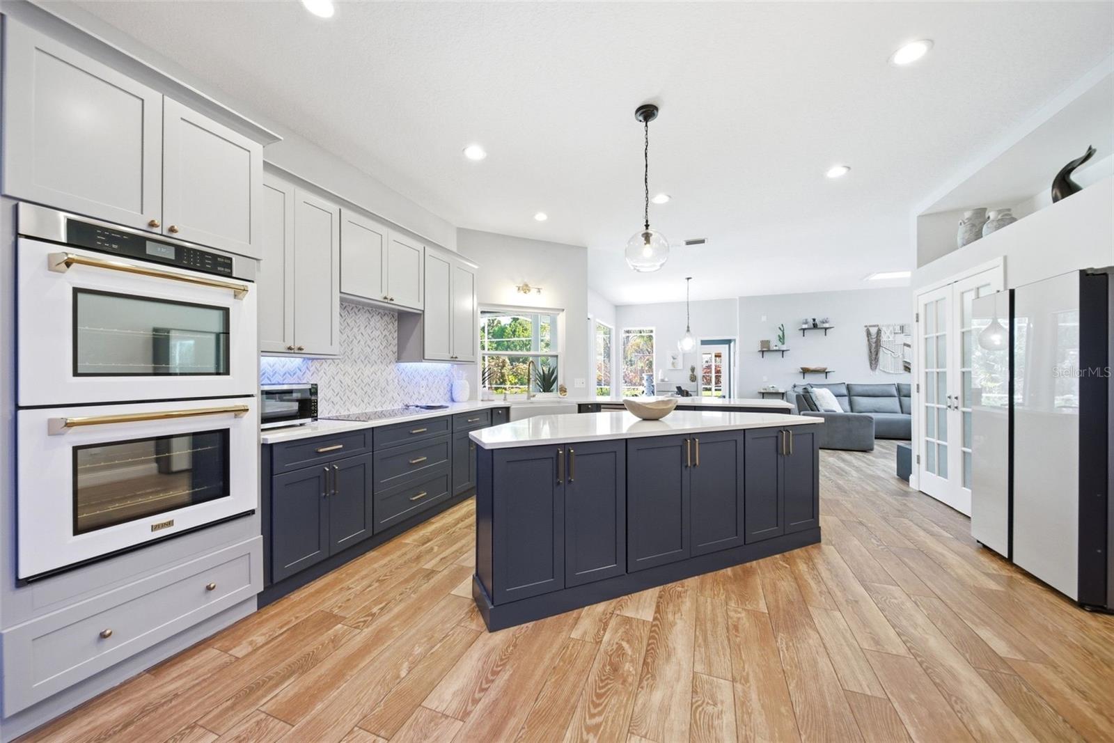 Image 4 of 77 For 113 Sandy Oaks Place