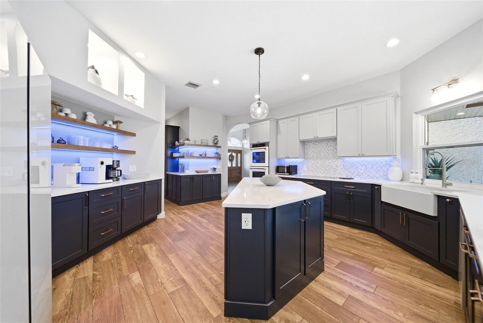 Image 5 of 77 For 113 Sandy Oaks Place