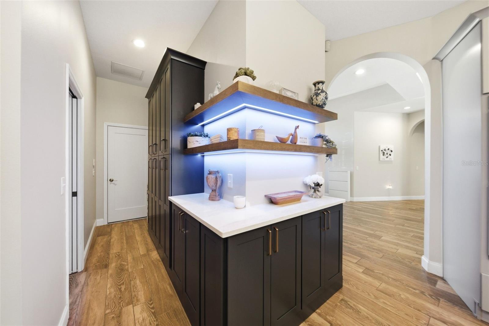 Image 6 of 77 For 113 Sandy Oaks Place