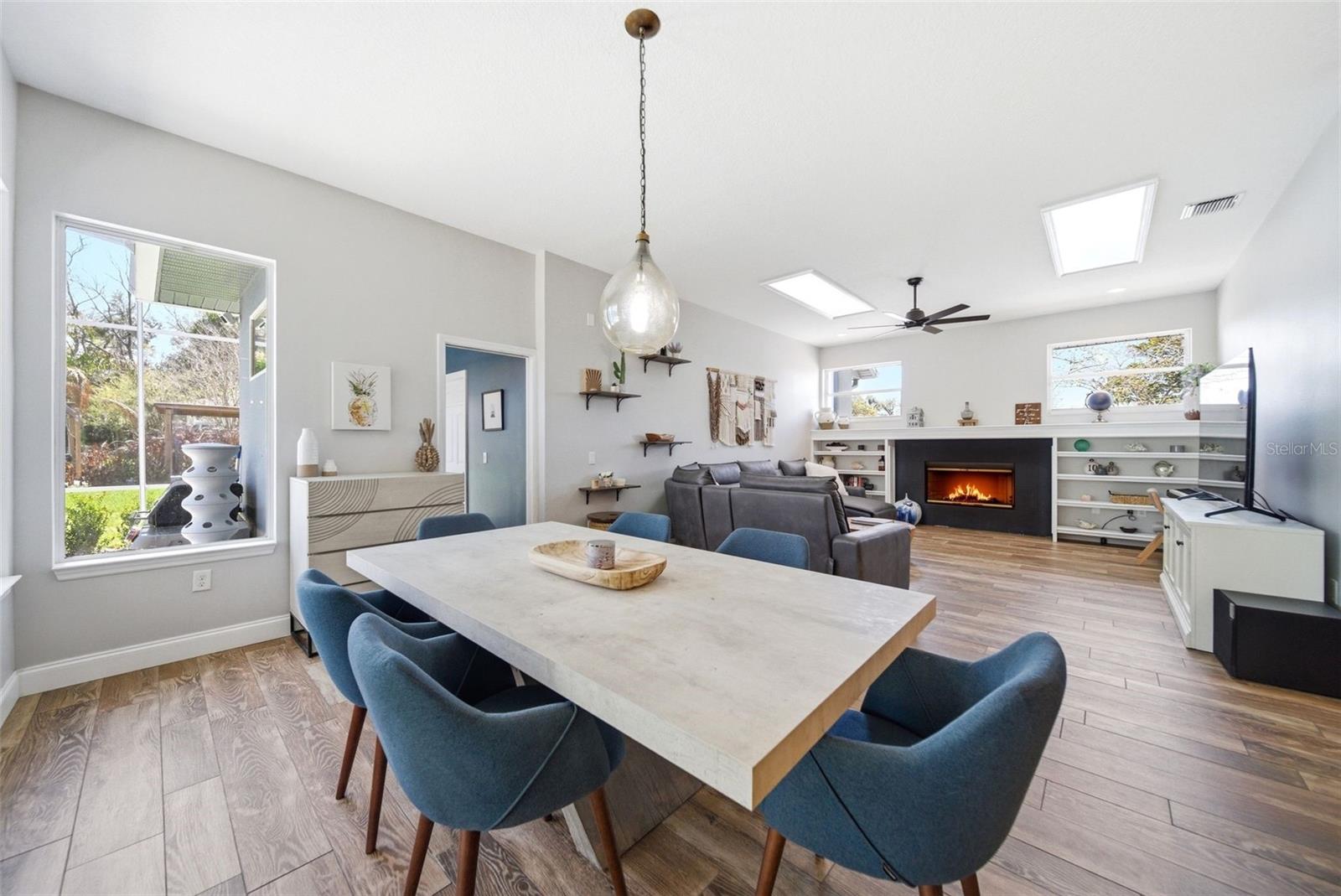 Image 7 of 77 For 113 Sandy Oaks Place