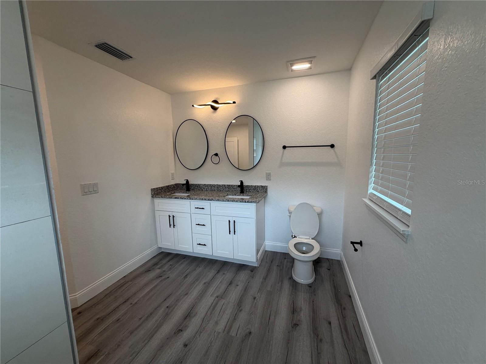 Image 26 of 37 For 1119 Willow Avenue