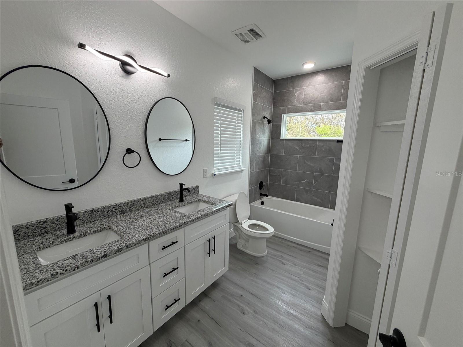 Image 31 of 37 For 1119 Willow Avenue