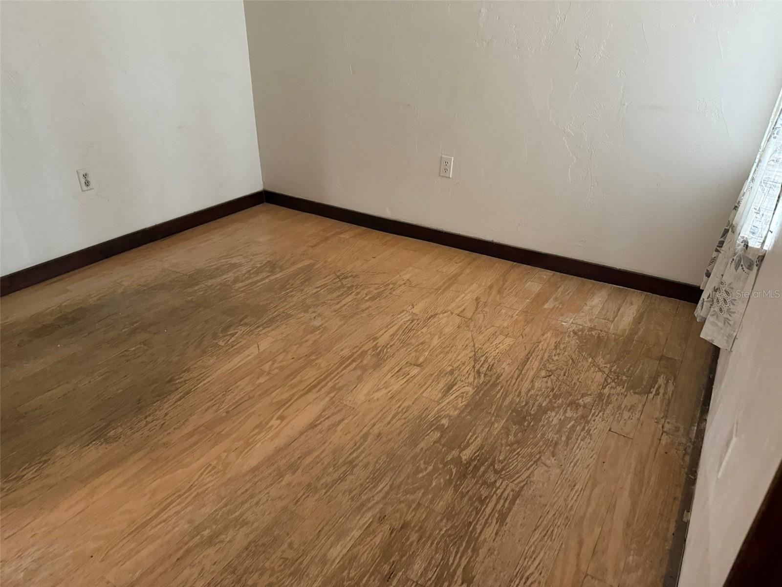 Image 7 of 13 For 516 Orange Drive 20