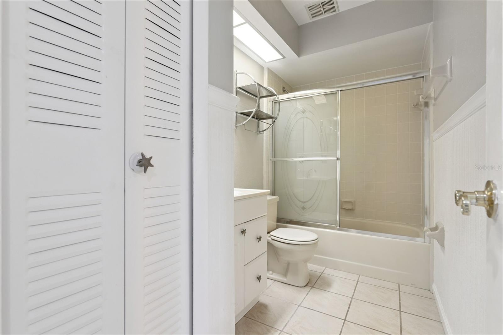 Image 23 of 32 For 502 Club Dr