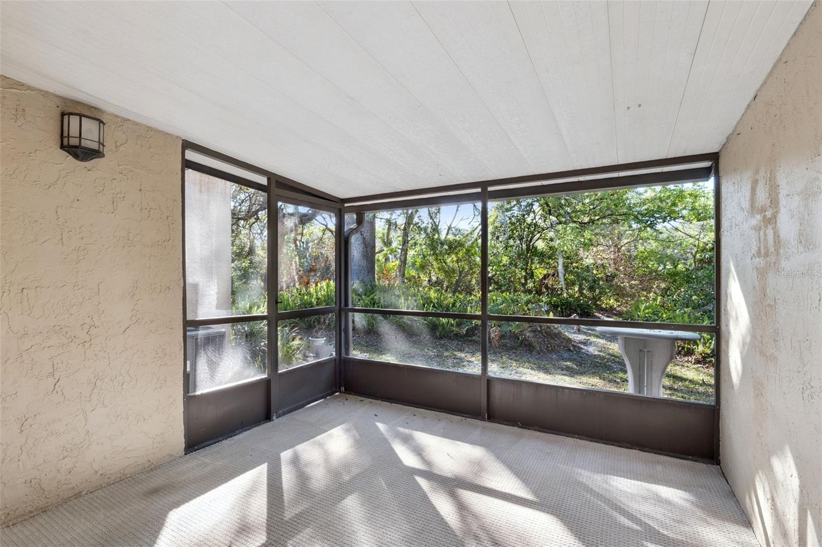 Image 25 of 32 For 502 Club Dr