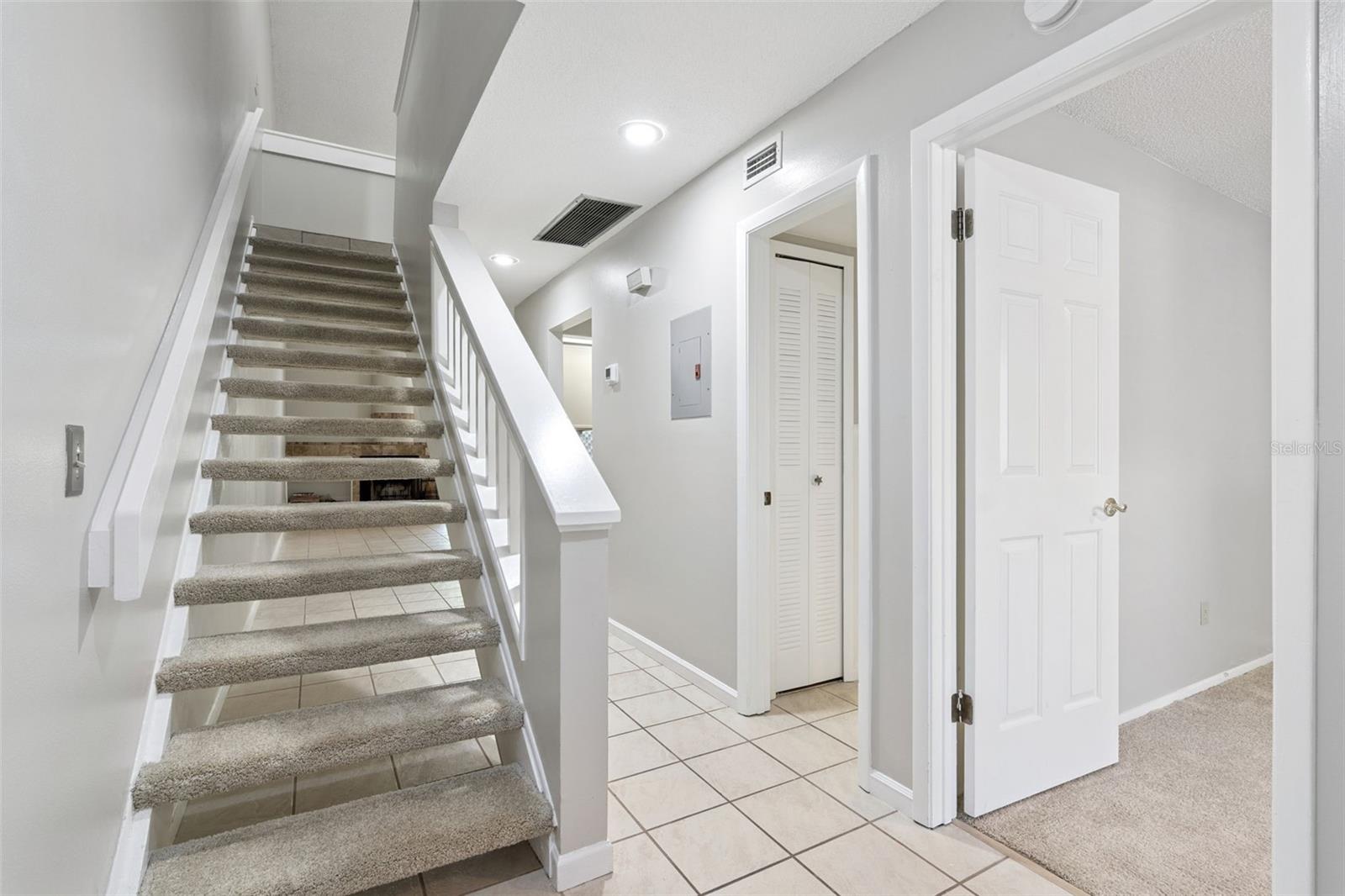 Image 5 of 32 For 502 Club Dr