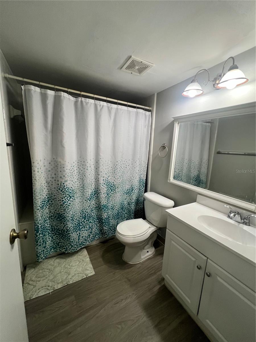 Image 9 of 17 For 1512 Pine Ridge Circle 12