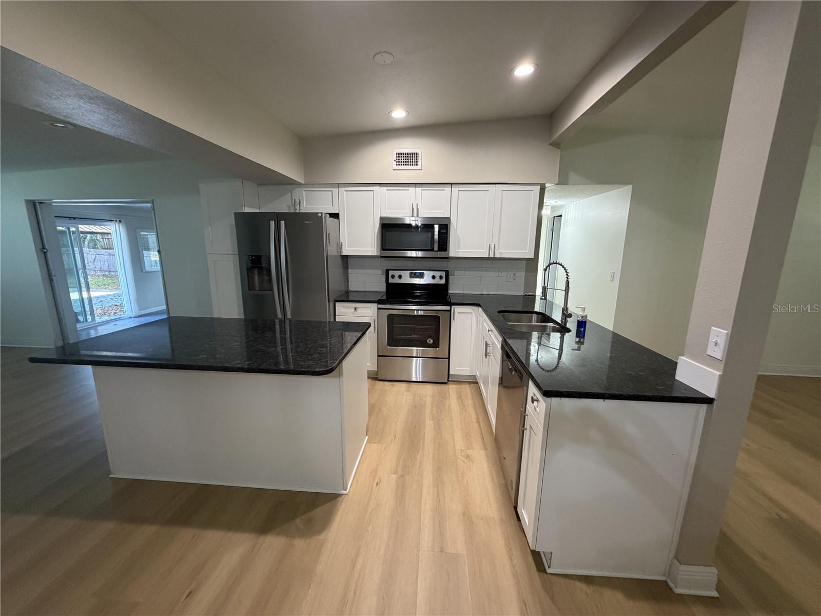 Image 7 of 23 For 1530 Arden Street