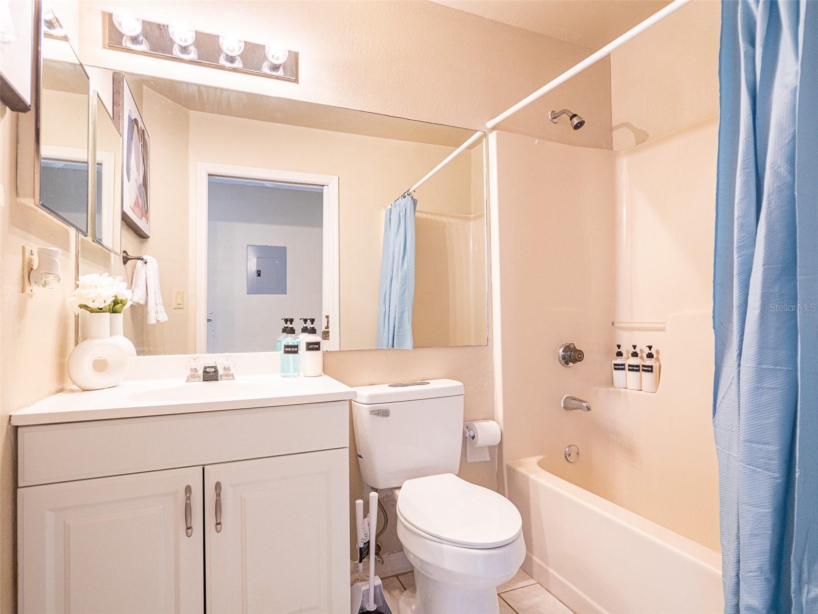 Listing photo id 12 for 3204 Sabal Palms Court B