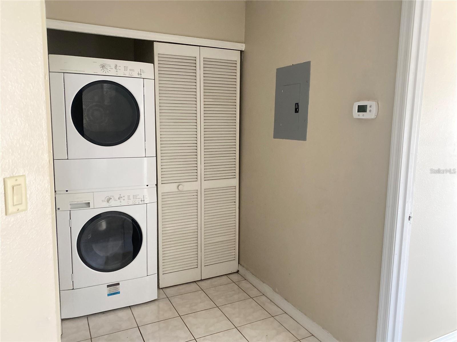 Listing photo id 13 for 3204 Sabal Palms Court B