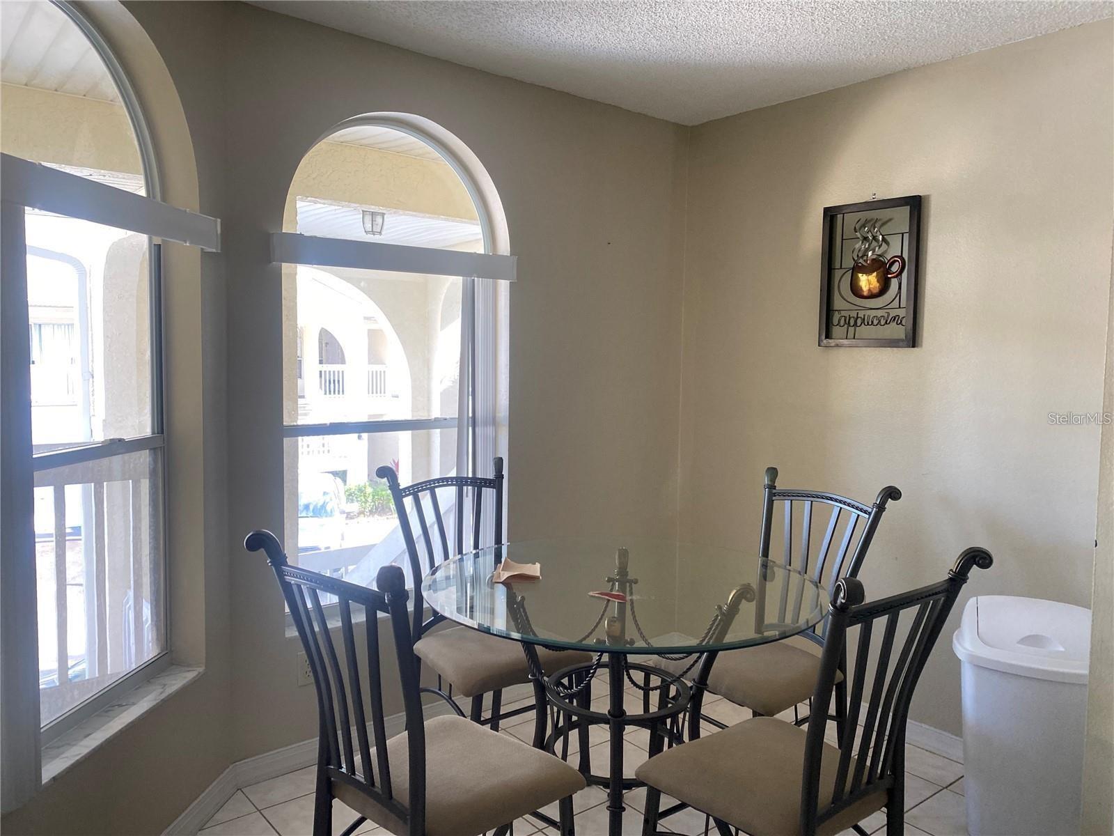 Listing photo id 4 for 3204 Sabal Palms Court B