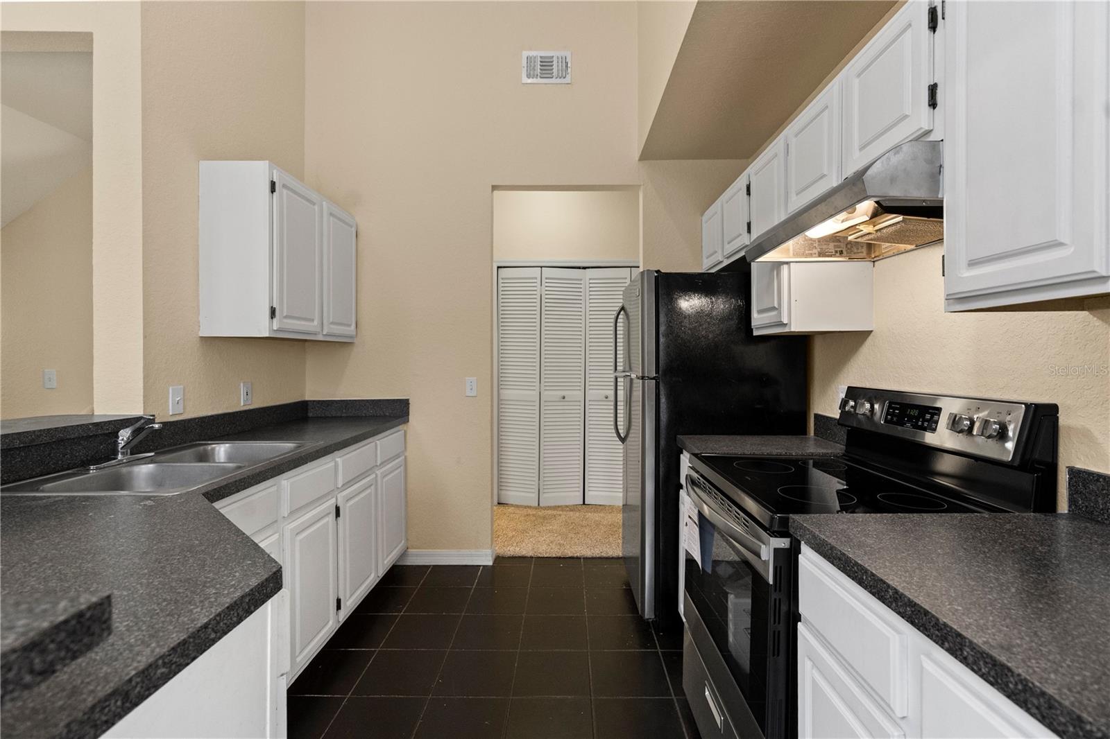 Image 10 of 39 For 6021 Westgate Drive 823