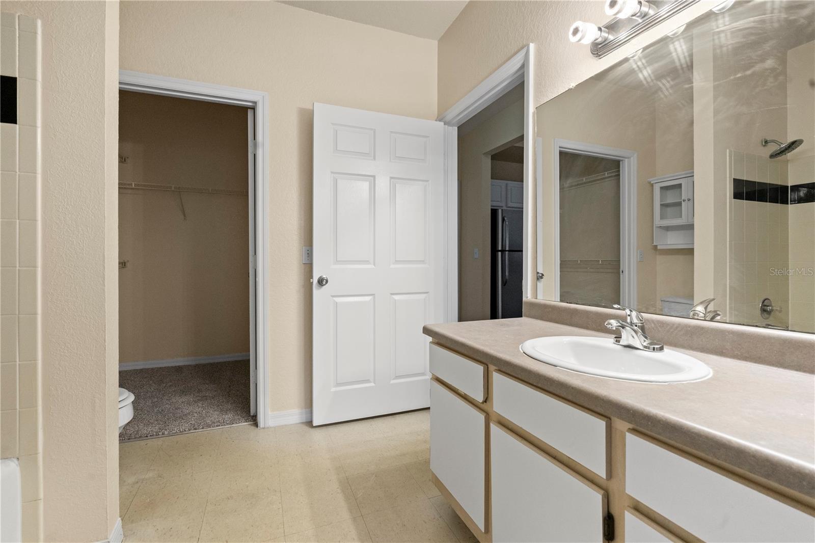 Image 21 of 39 For 6021 Westgate Drive 823