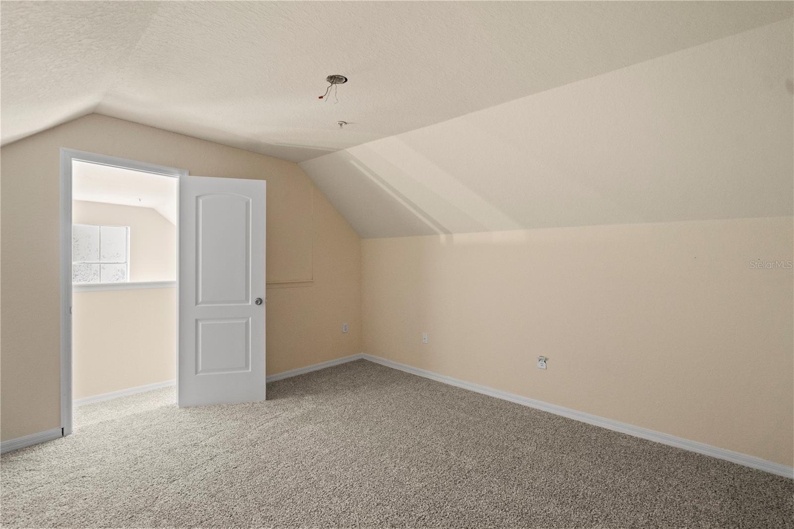 Image 26 of 39 For 6021 Westgate Drive 823