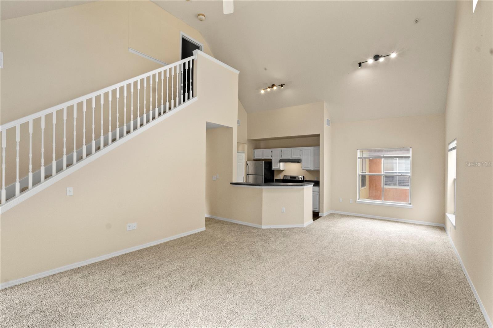 Image 4 of 39 For 6021 Westgate Drive 823