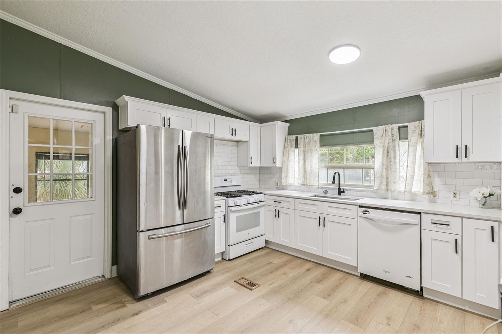 Image 9 of 27 For 2832 4th Street