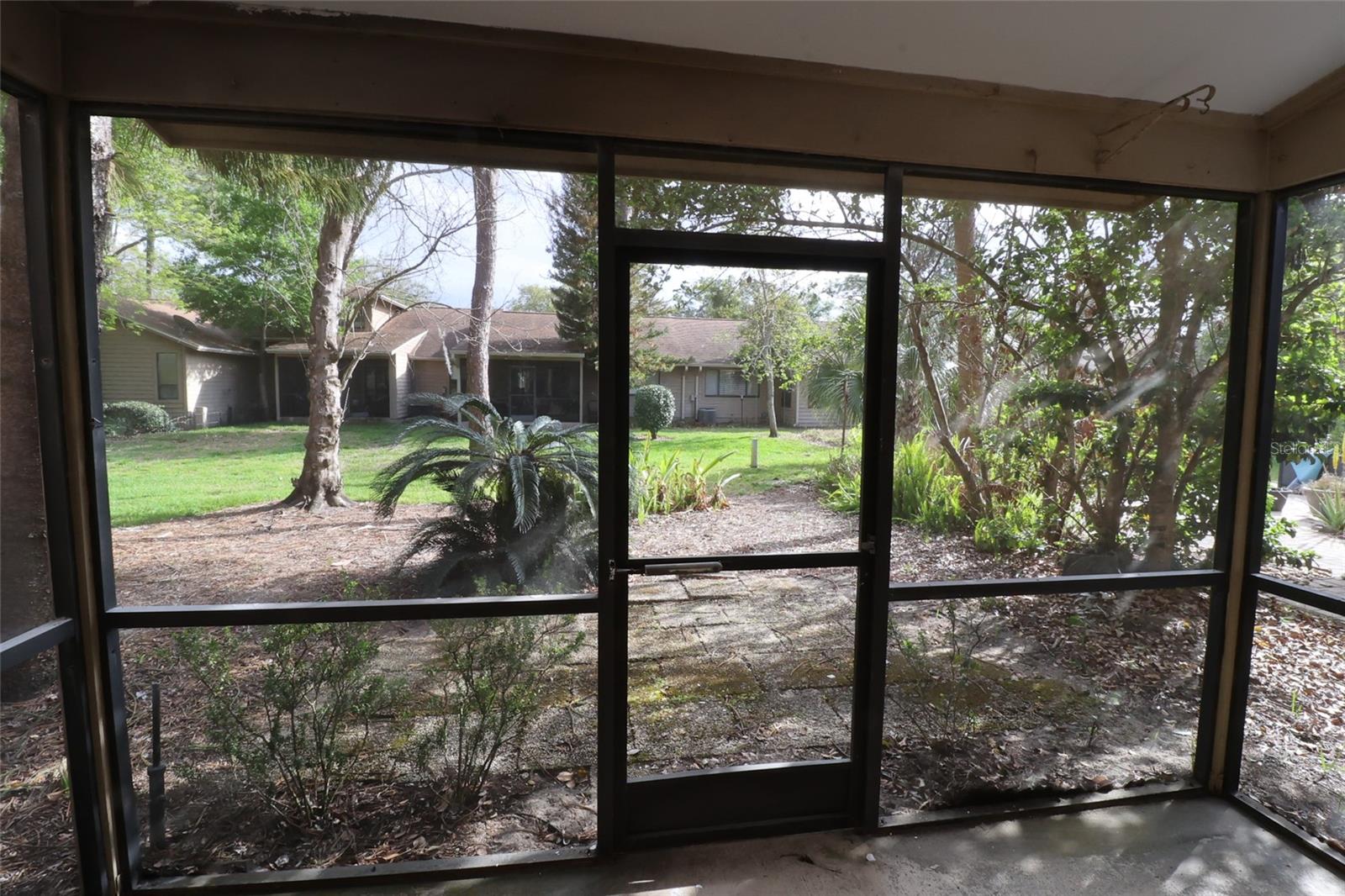 Image 11 of 23 For 406 Evesham Place