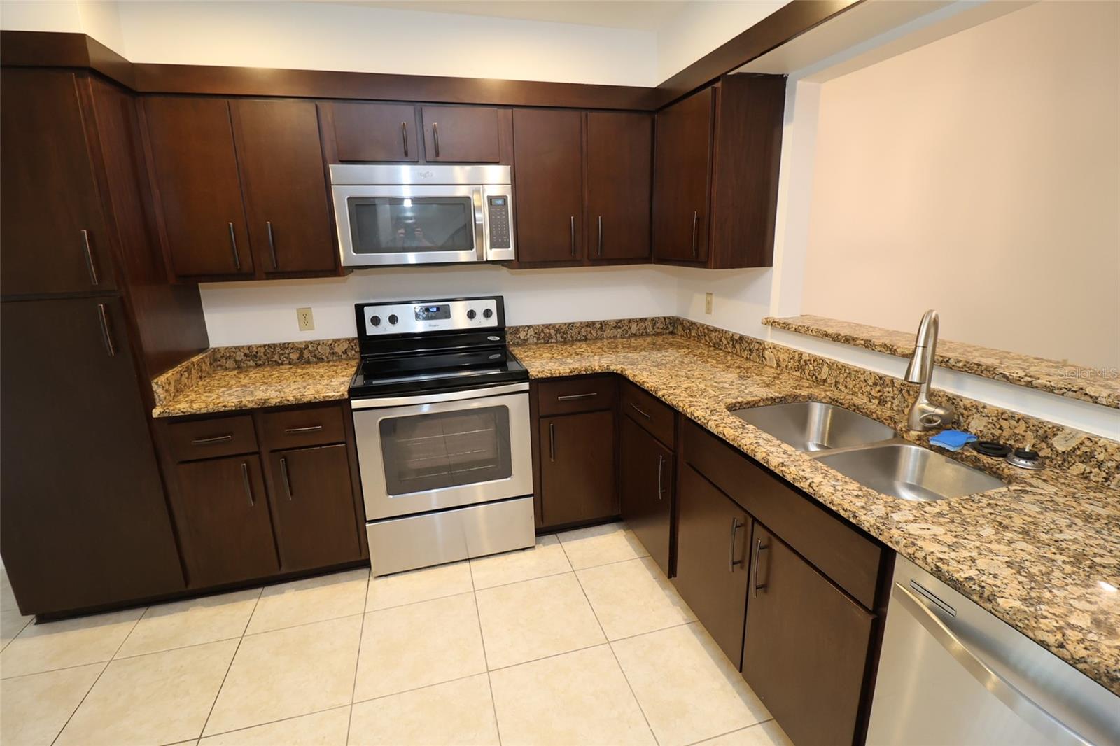 Image 3 of 23 For 406 Evesham Place