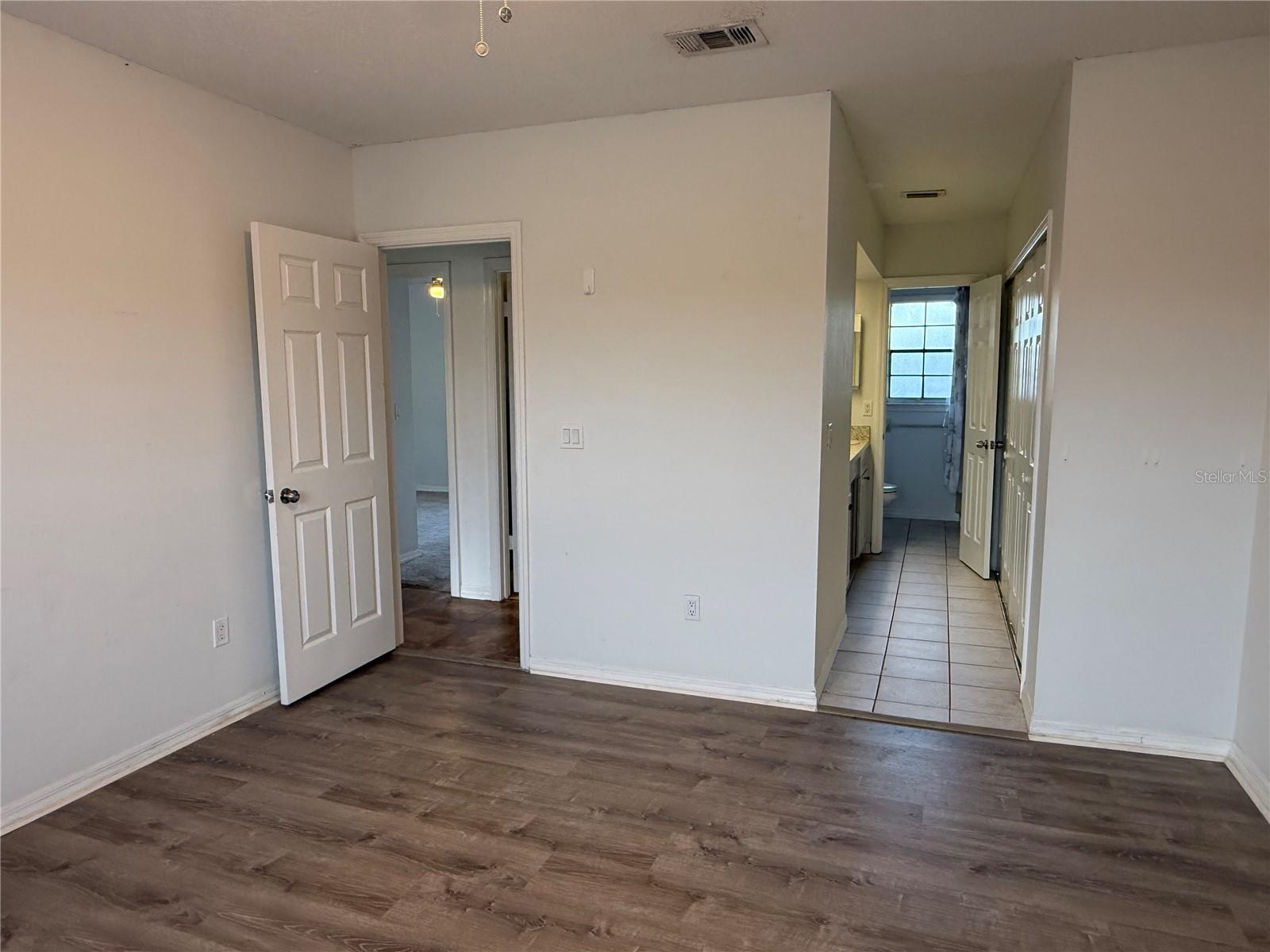 Image 10 of 21 For 3217 Oak Lawn Place 211