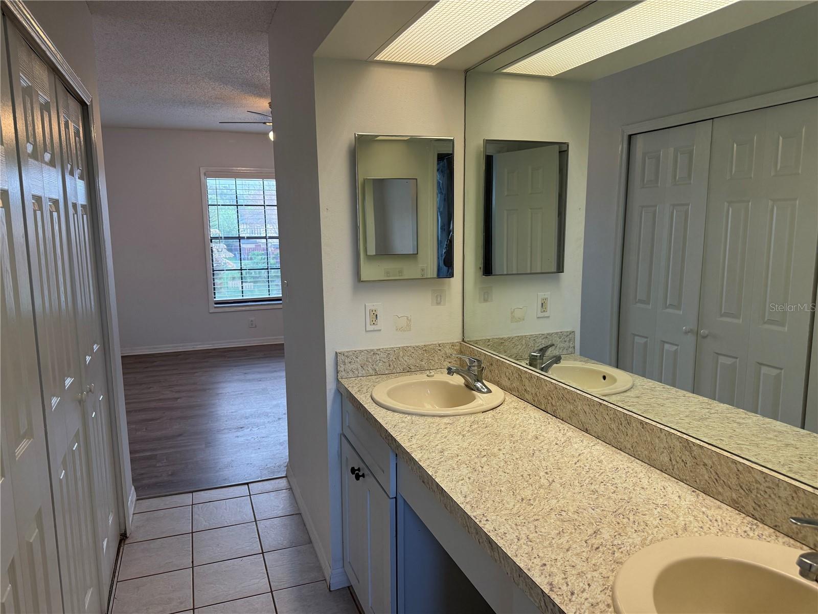 Image 12 of 21 For 3217 Oak Lawn Place 211