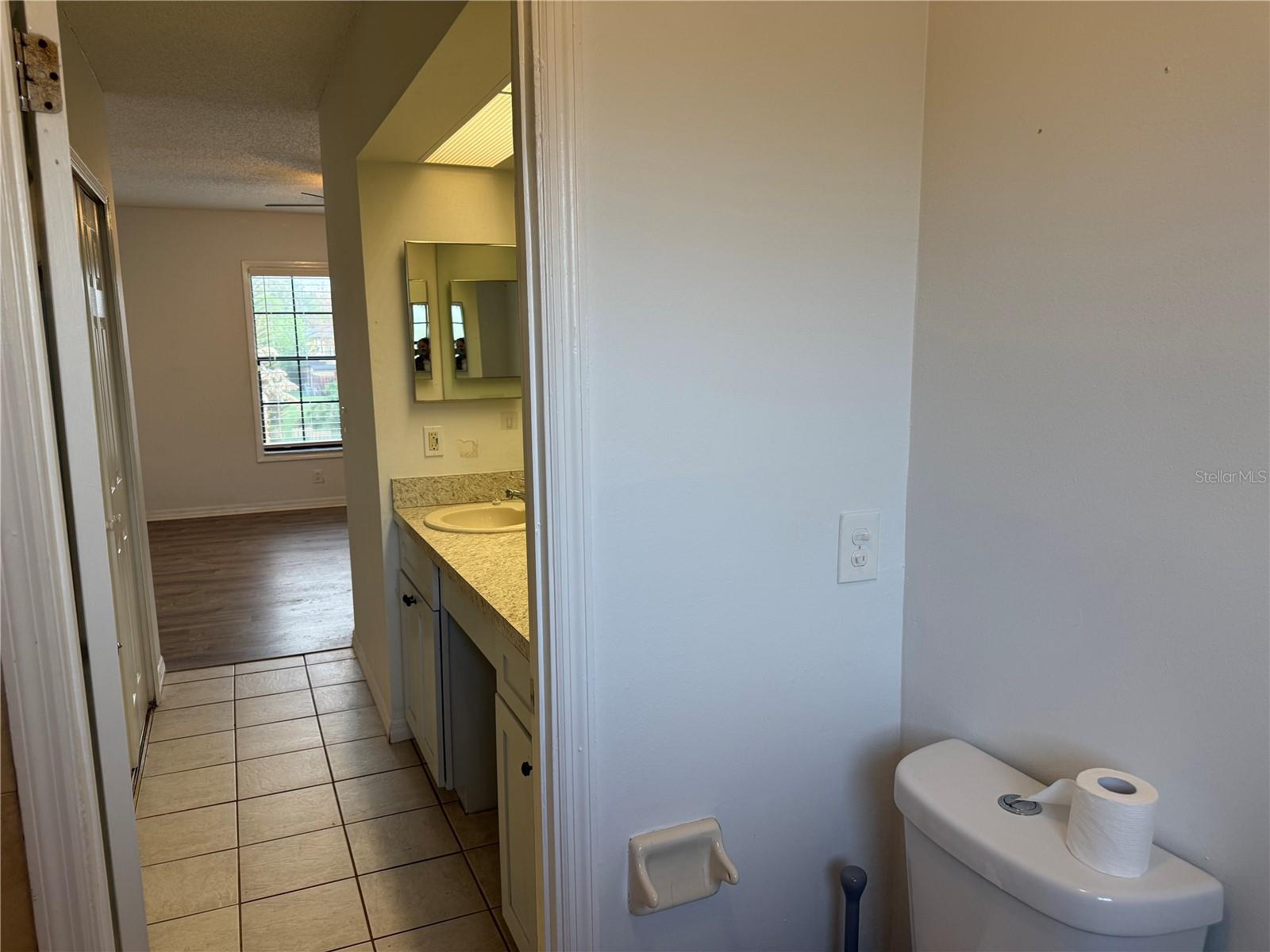 Image 13 of 21 For 3217 Oak Lawn Place 211