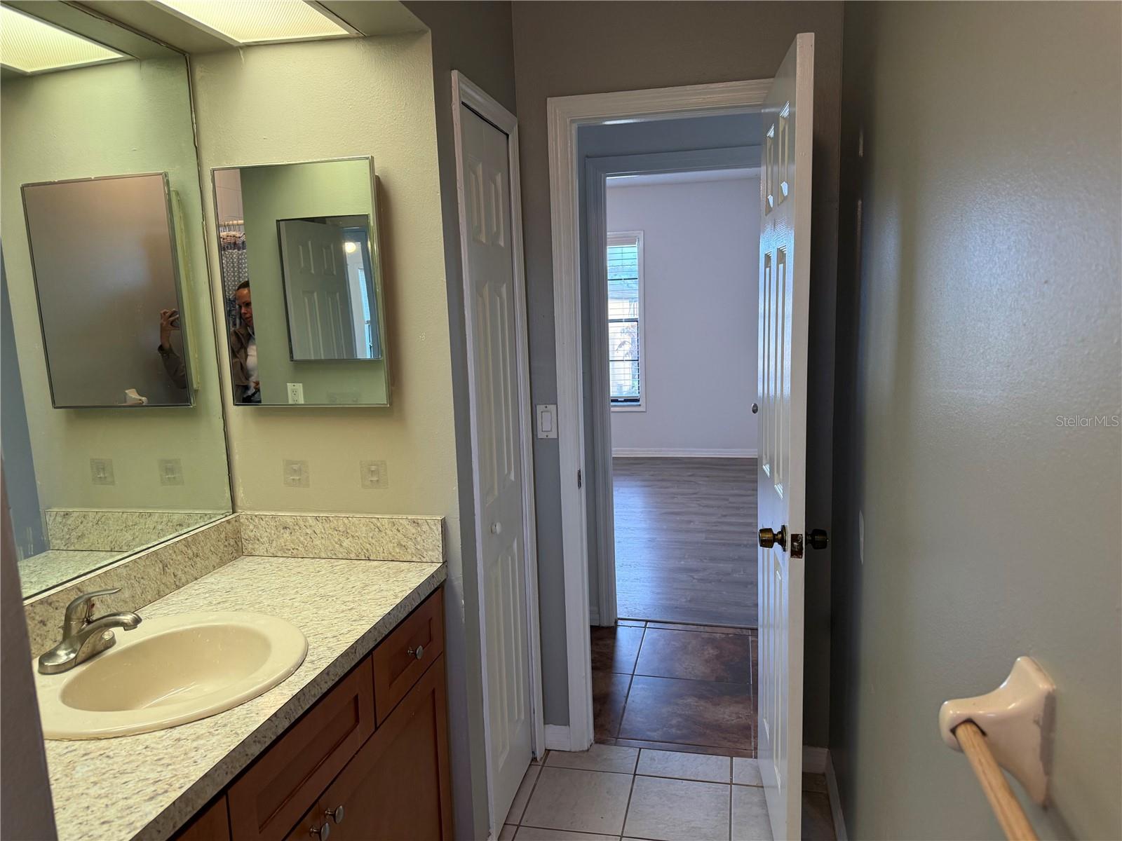 Image 18 of 21 For 3217 Oak Lawn Place 211