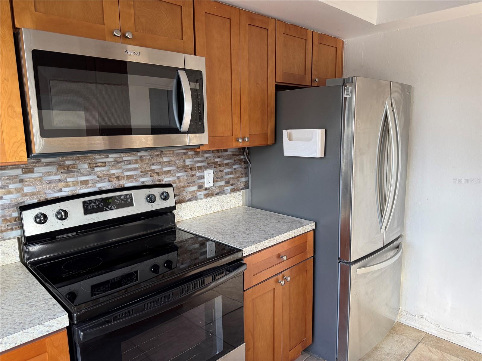 Image 3 of 21 For 3217 Oak Lawn Place 211