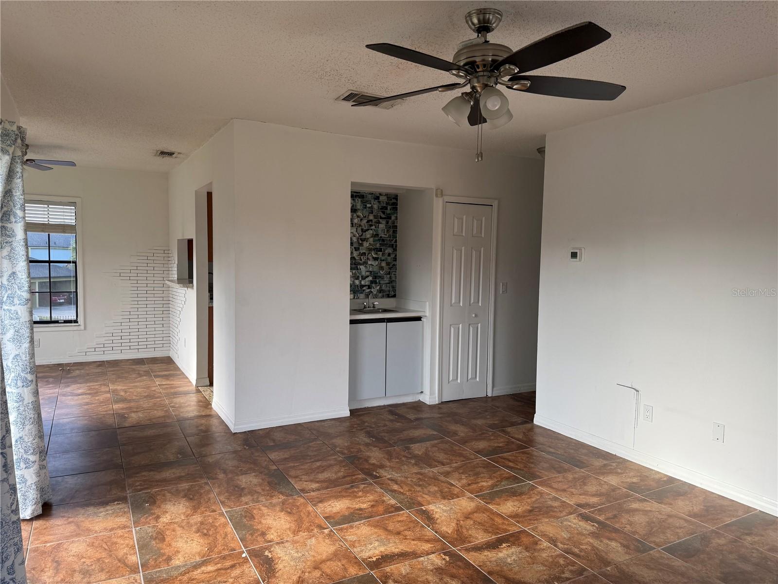 Image 7 of 21 For 3217 Oak Lawn Place 211