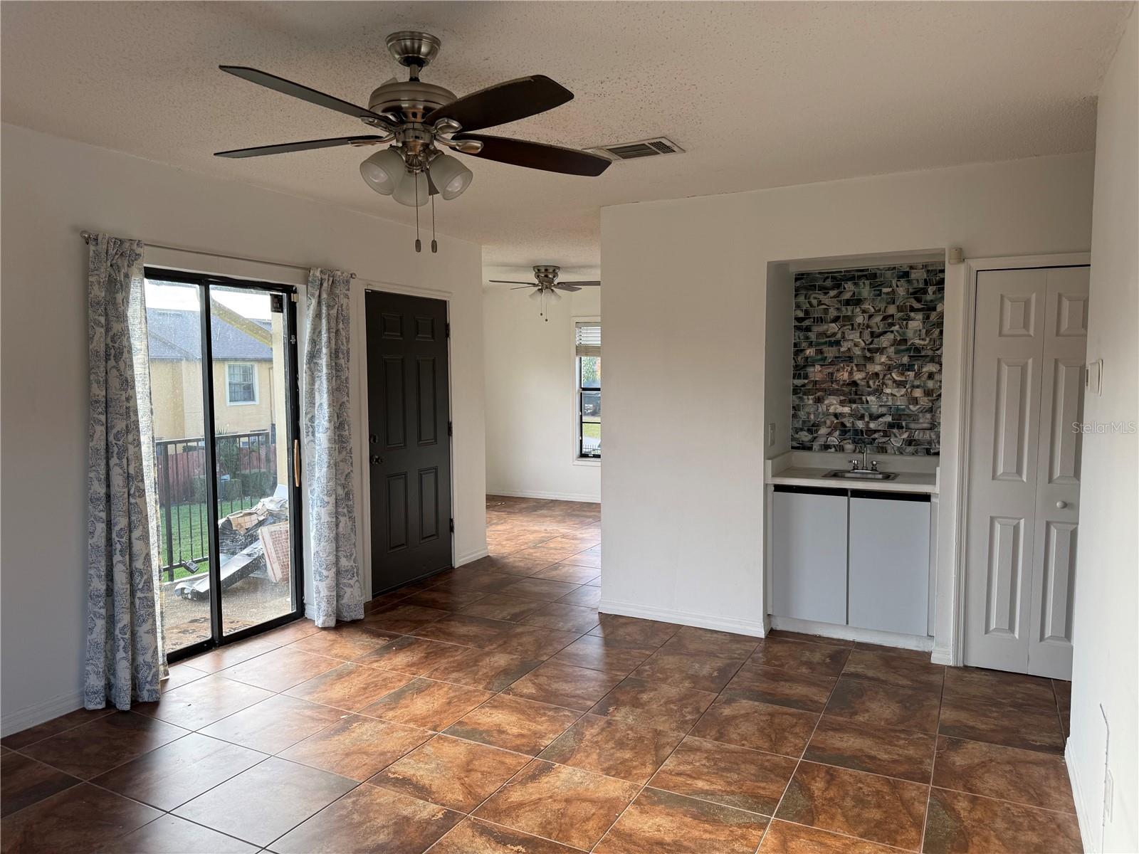 Image 8 of 21 For 3217 Oak Lawn Place 211