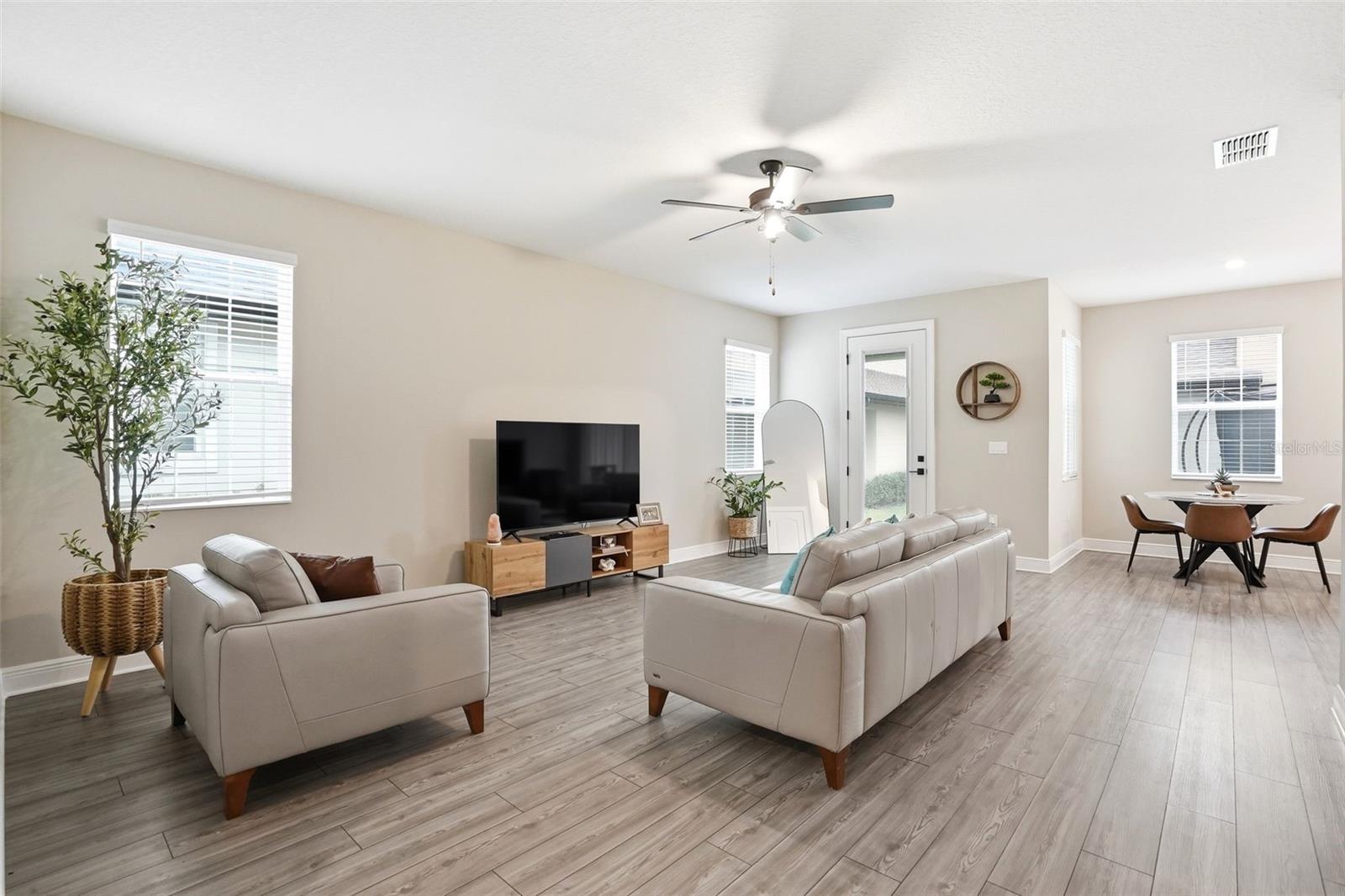 Image 7 of 22 For 7848 Somersworth Drive