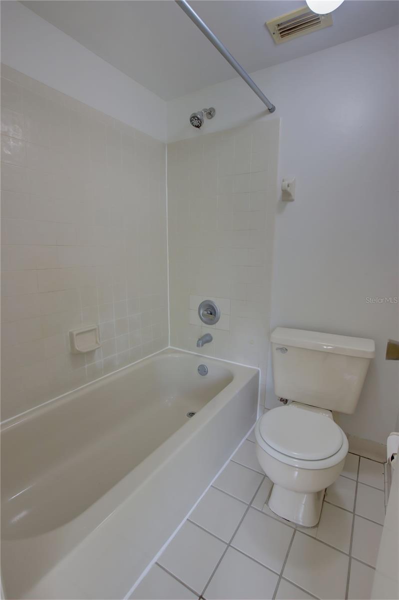 Image 20 of 25 For 4917 Walden Circle